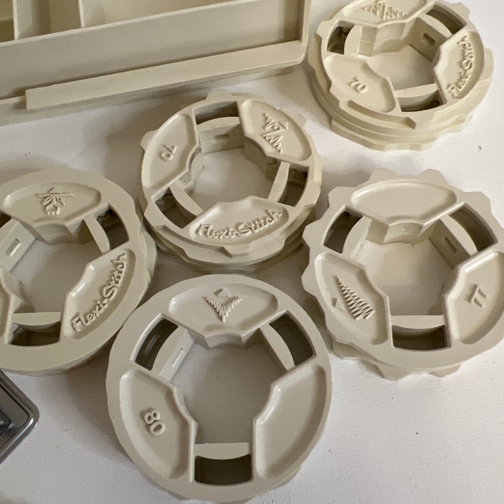 Singer Sewing Machine Attachments - Picture 6 of 11